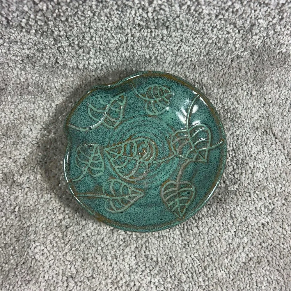 Etched Leaf Spoon Rest Artisan Pottery‎ Trinket Dish Teal Green Signed 5 Inch